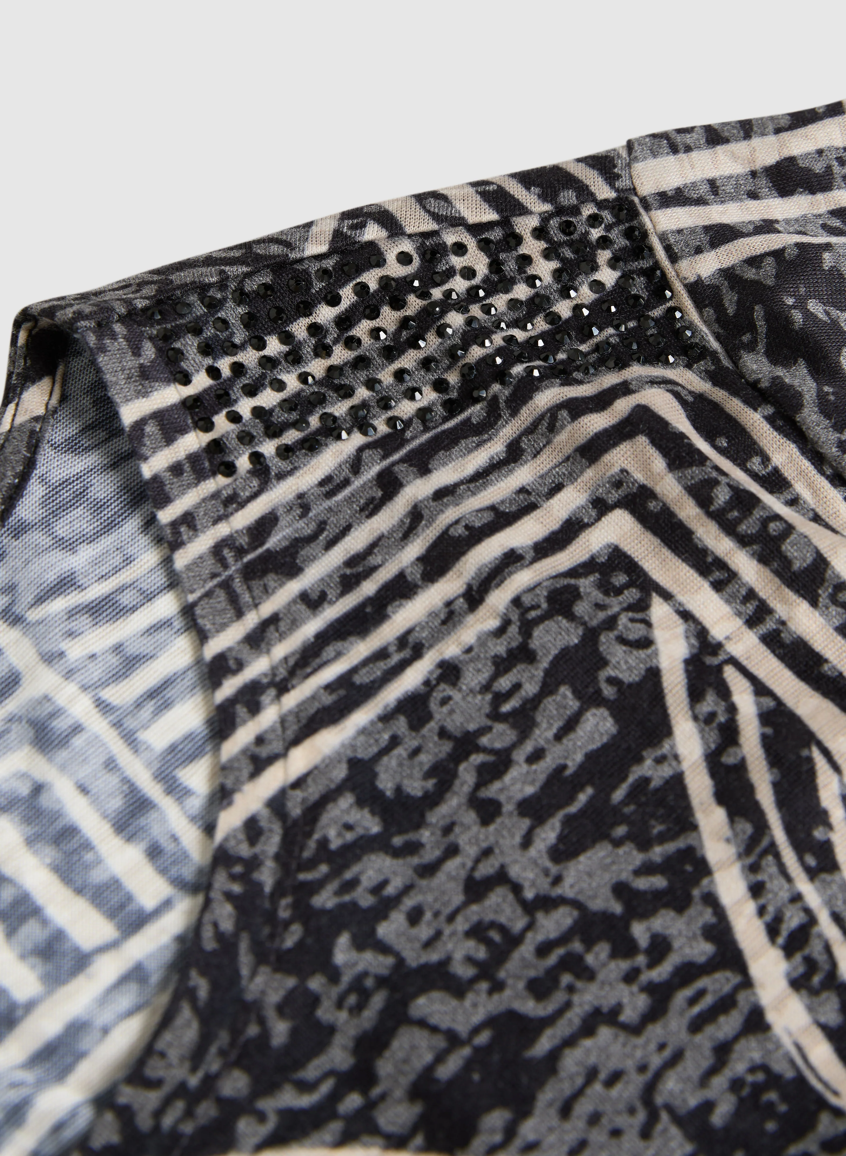 Abstract Striped Print T-Shirt - Image 7