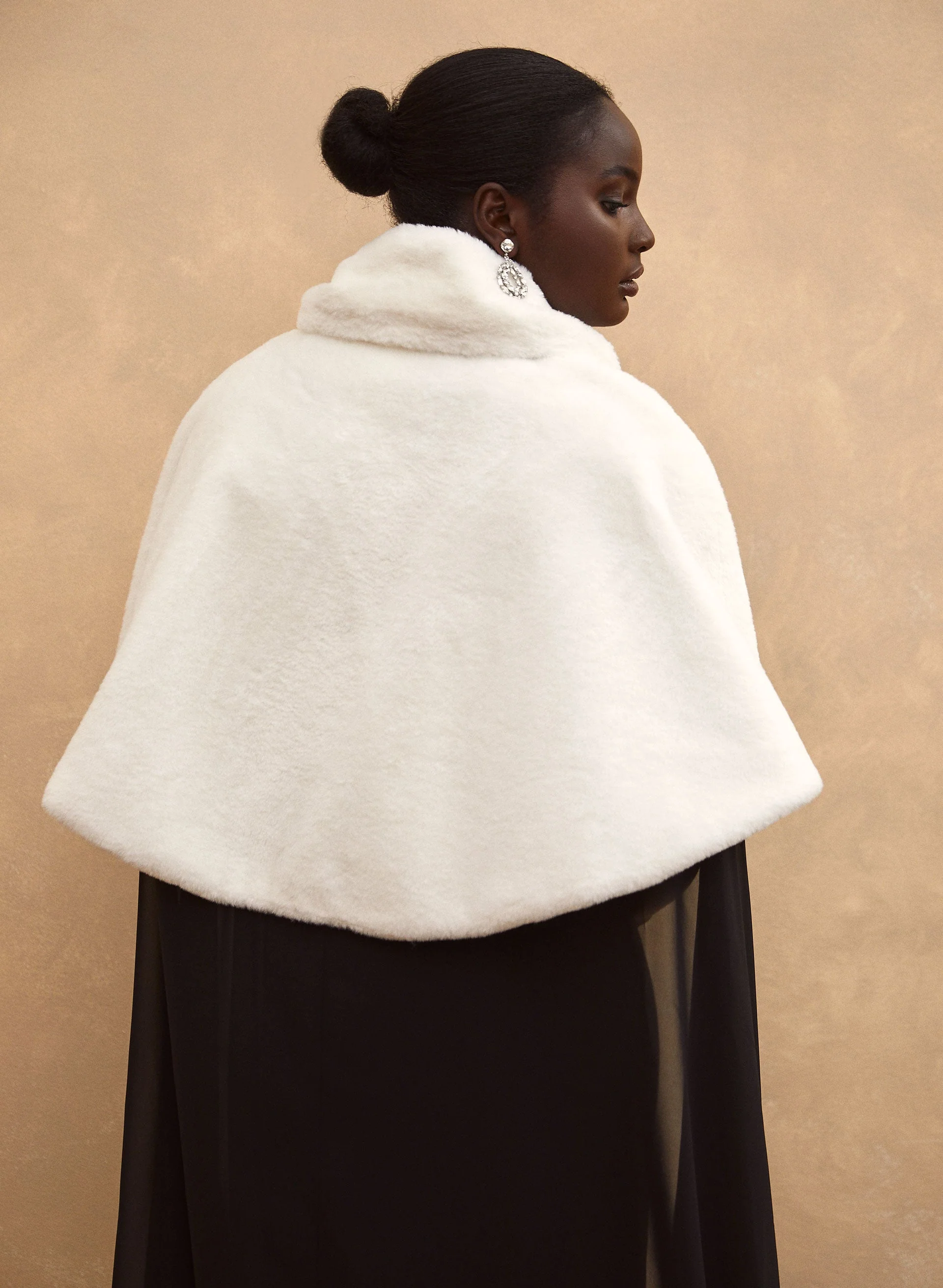 Brooch Detail Faux Fur Cape - Image 4