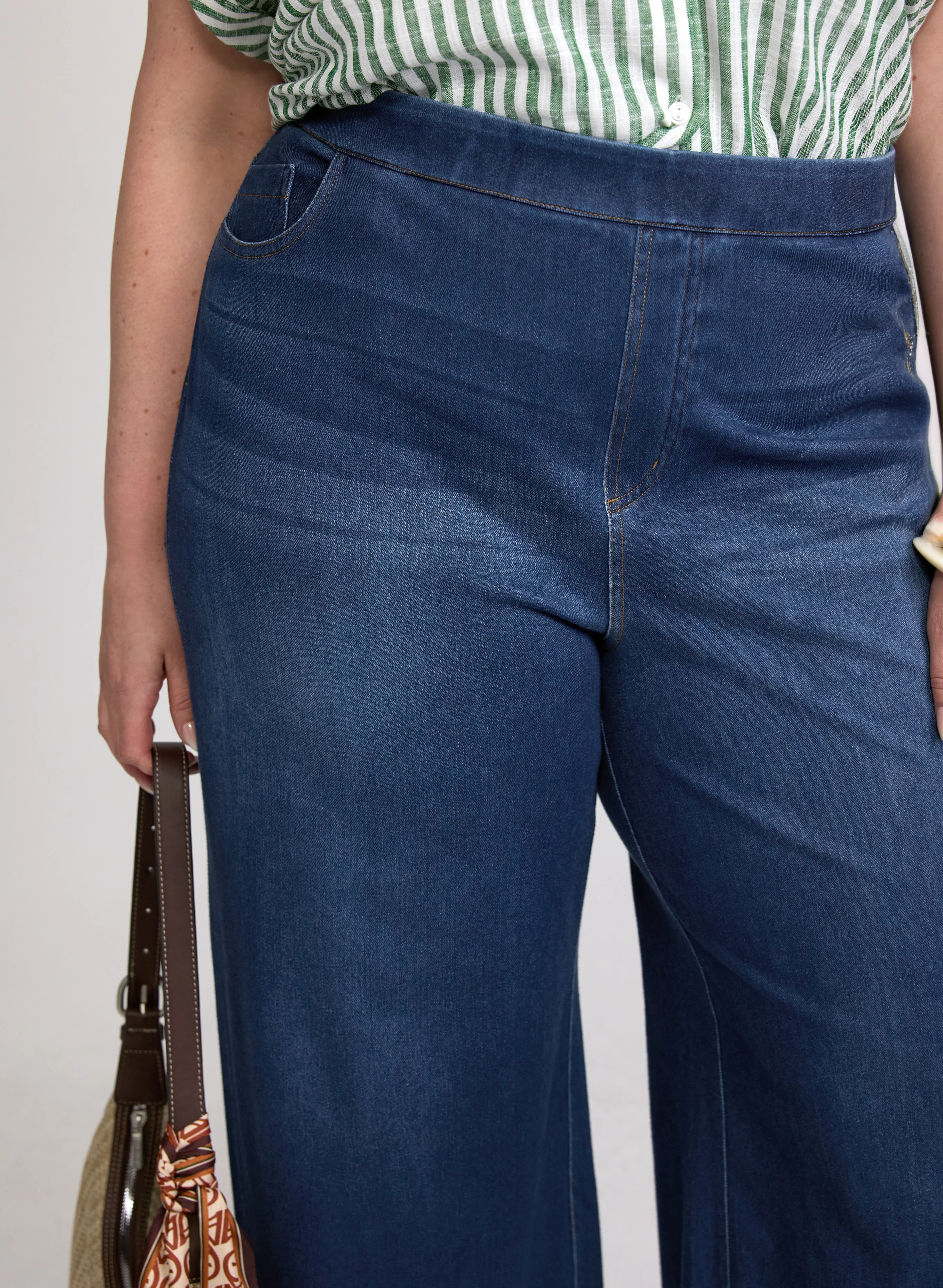 Comfort Stretch Wide-Leg Jeans - Image 12