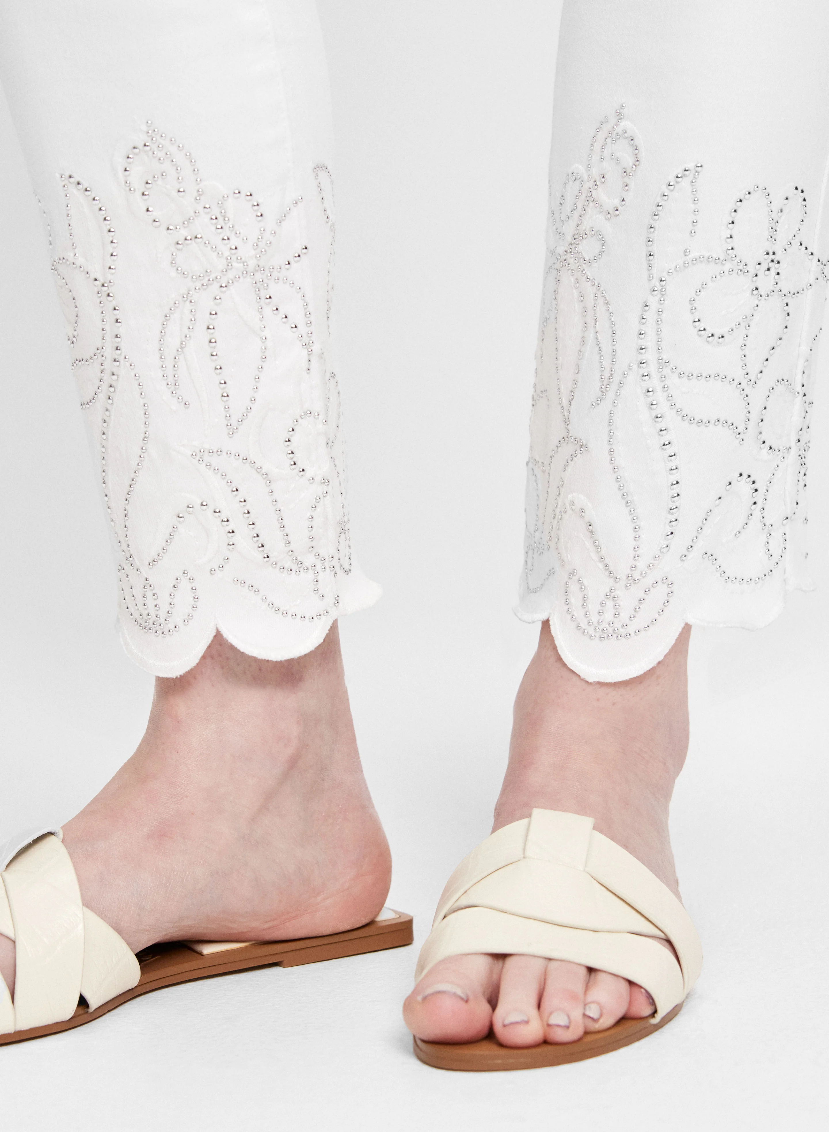 Embroidered Hem Pull-On Jeans - Image 5