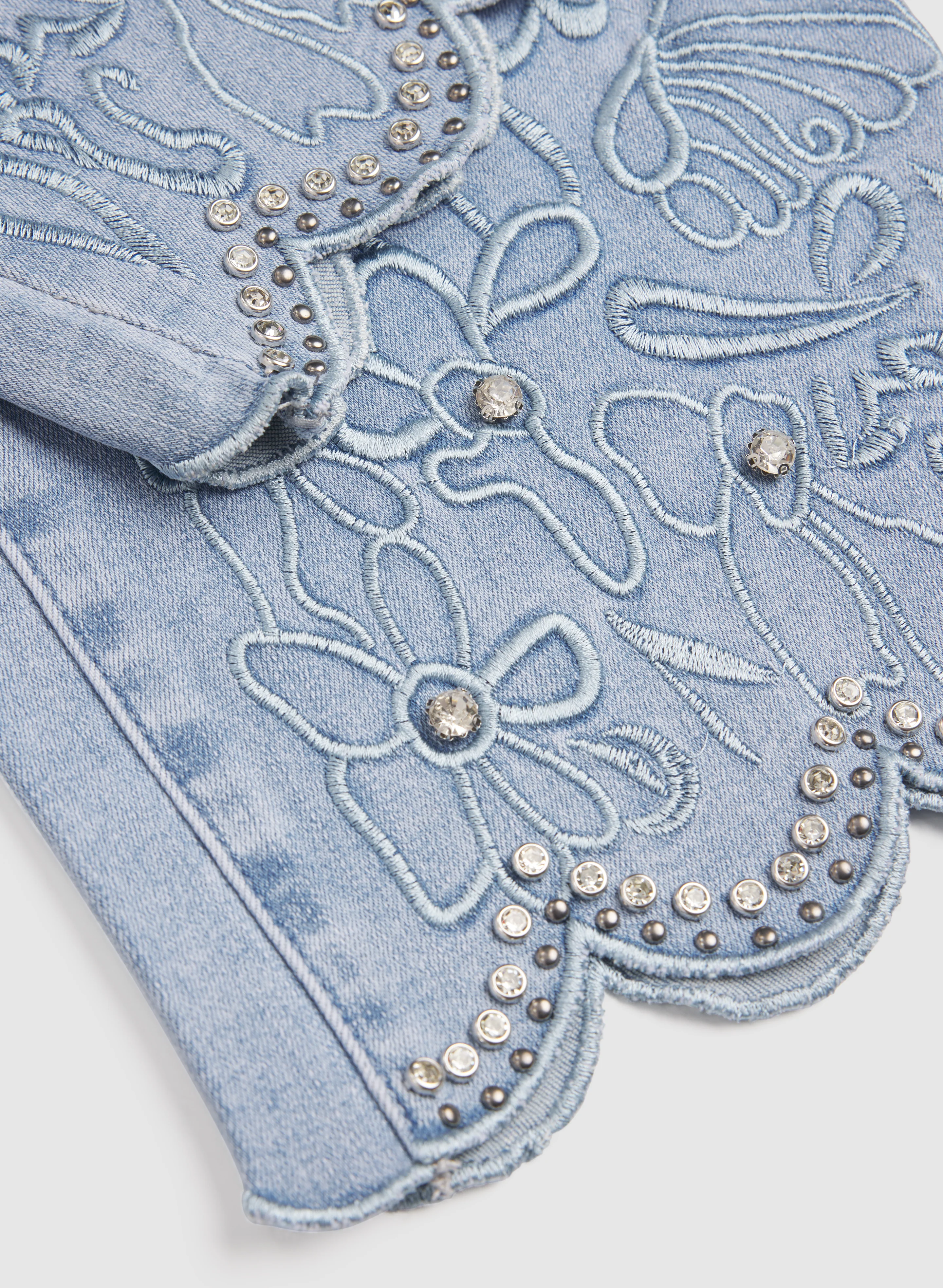 Embroidered Scalloped Hem Jeans - Image 7