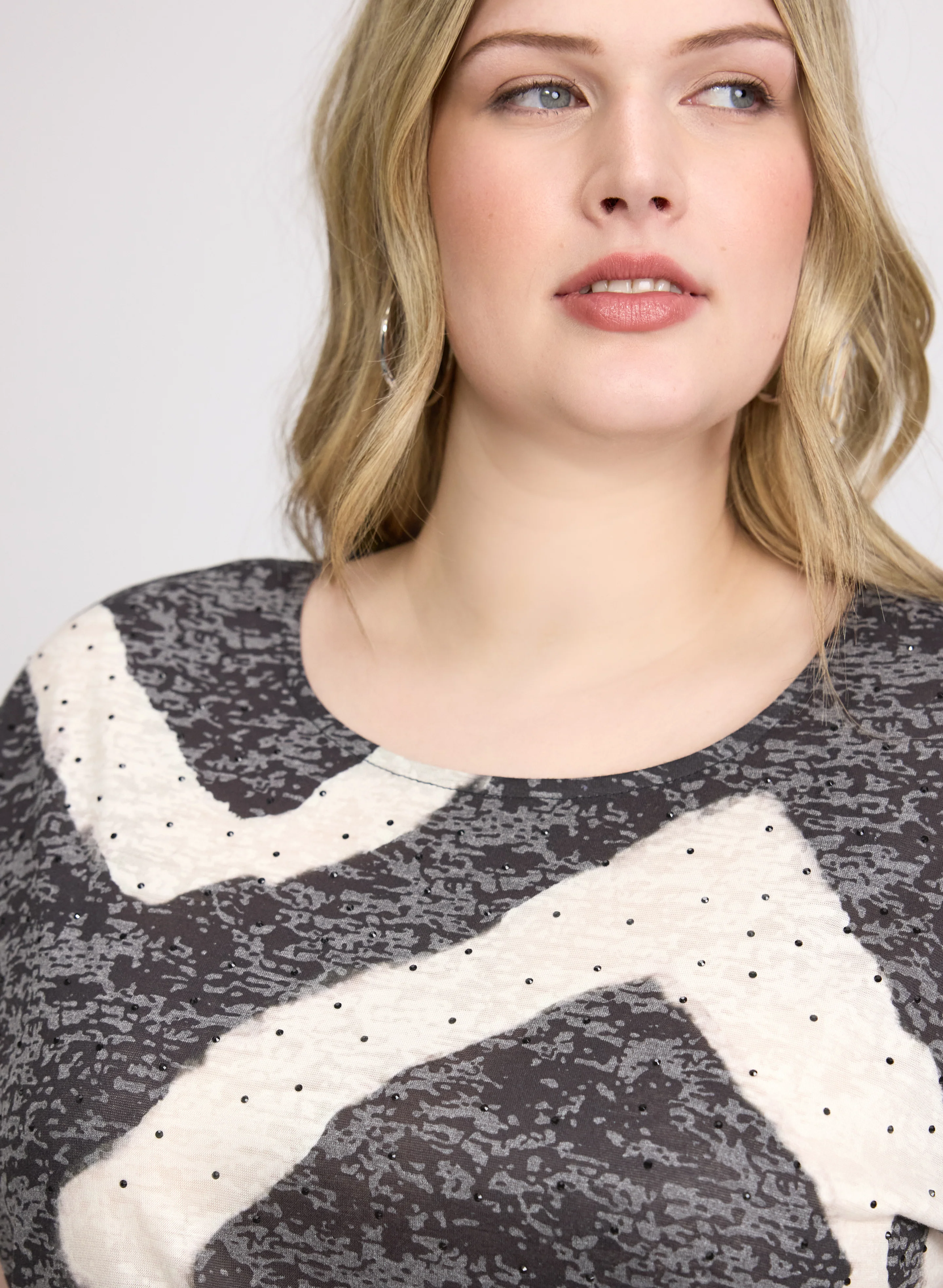 Geometric Rhinestone Detail T-Shirt - Image 2