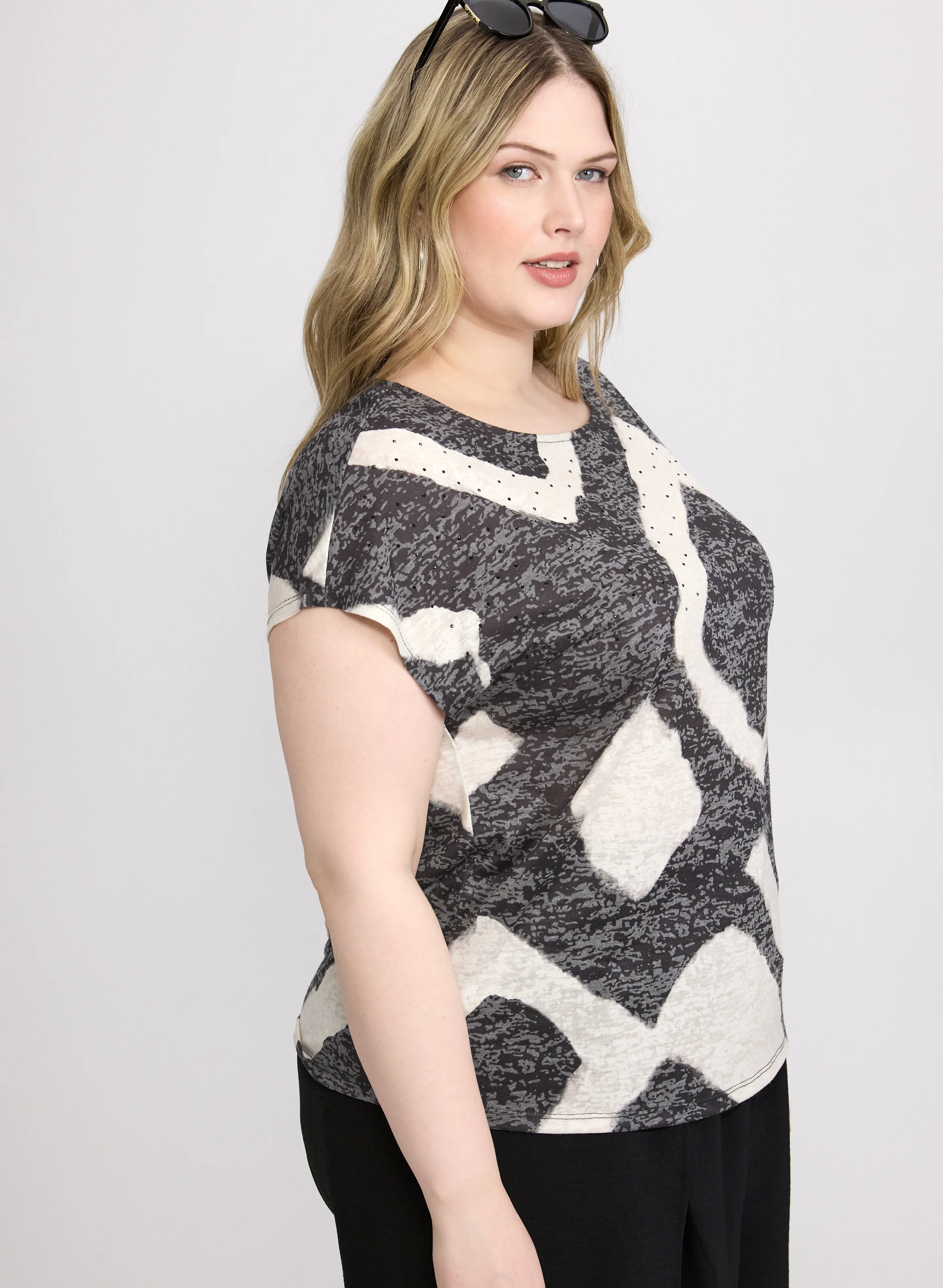 Geometric Rhinestone Detail T-Shirt - Image 4