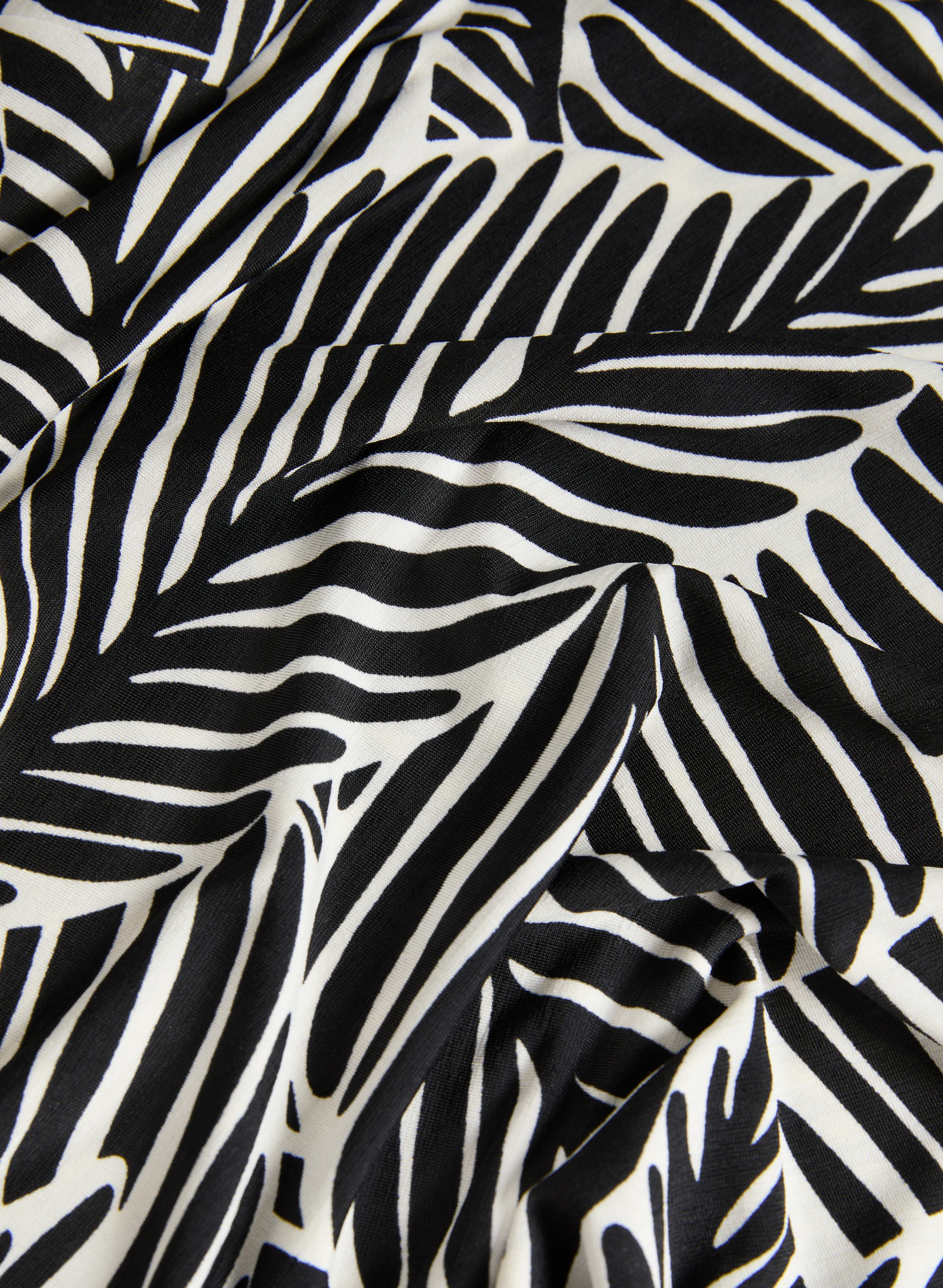 Leaf Print Sleeveless Top - Image 7