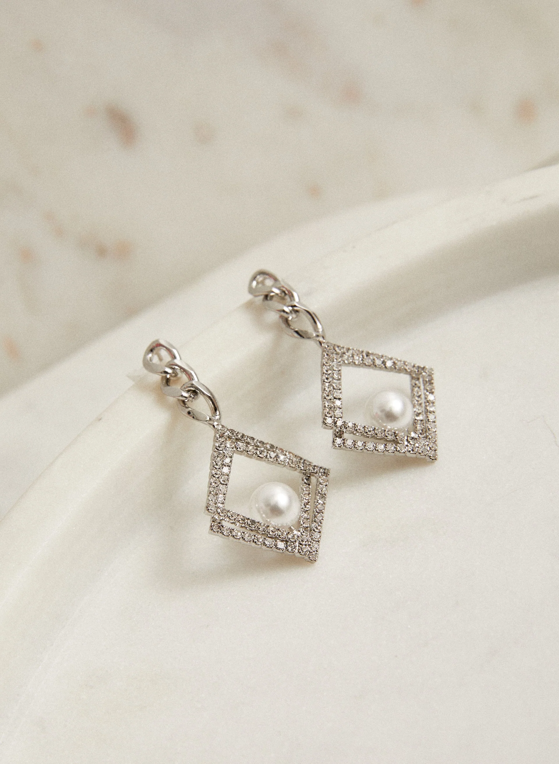 Pearl Centre Dangle Earrings