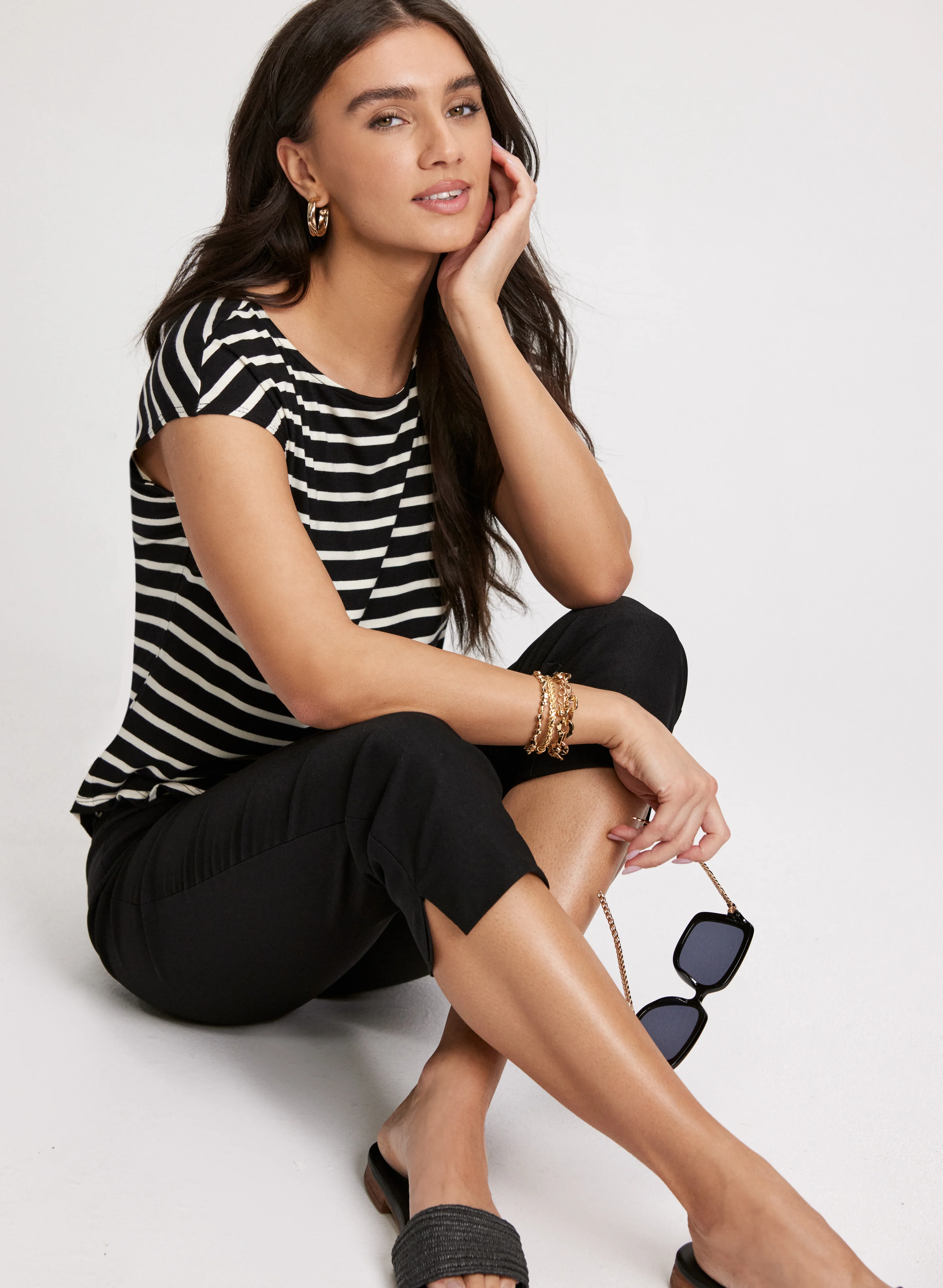 Pull-On Lateral Slit Capris - Image 4