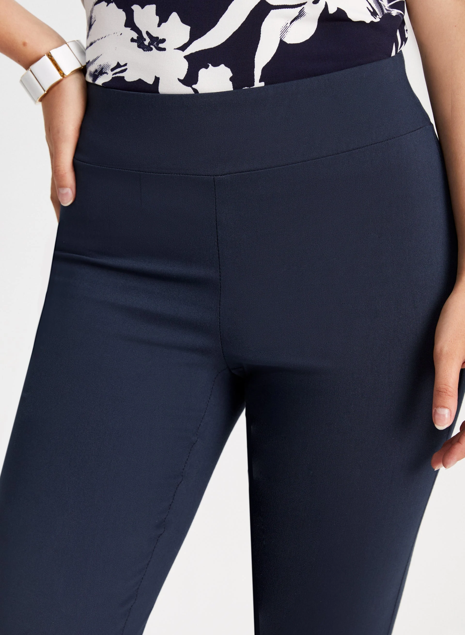 Pull-On Slit Detail Capris - Image 4