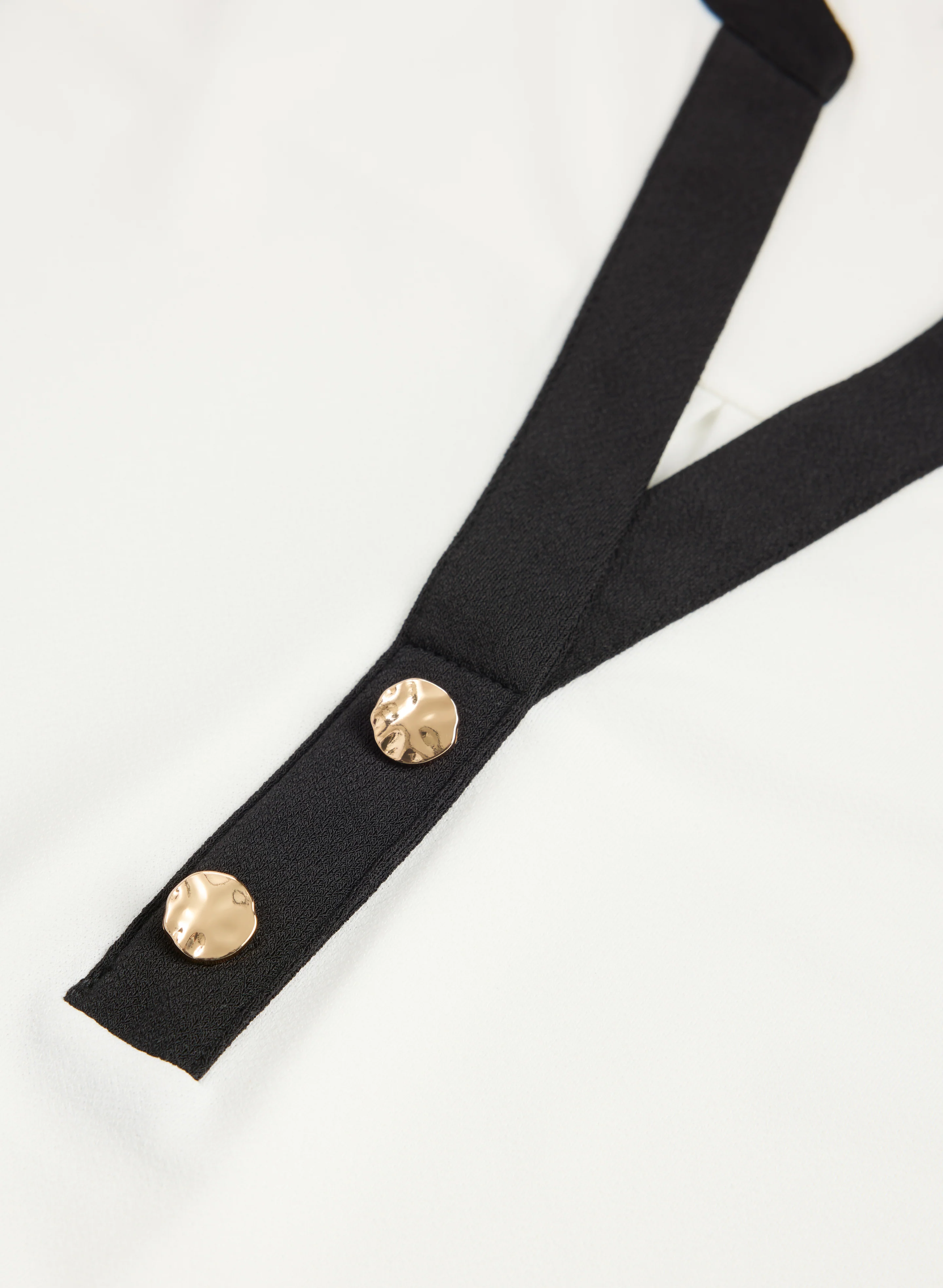 Sleeveless Contrast Trim Top - Image 7