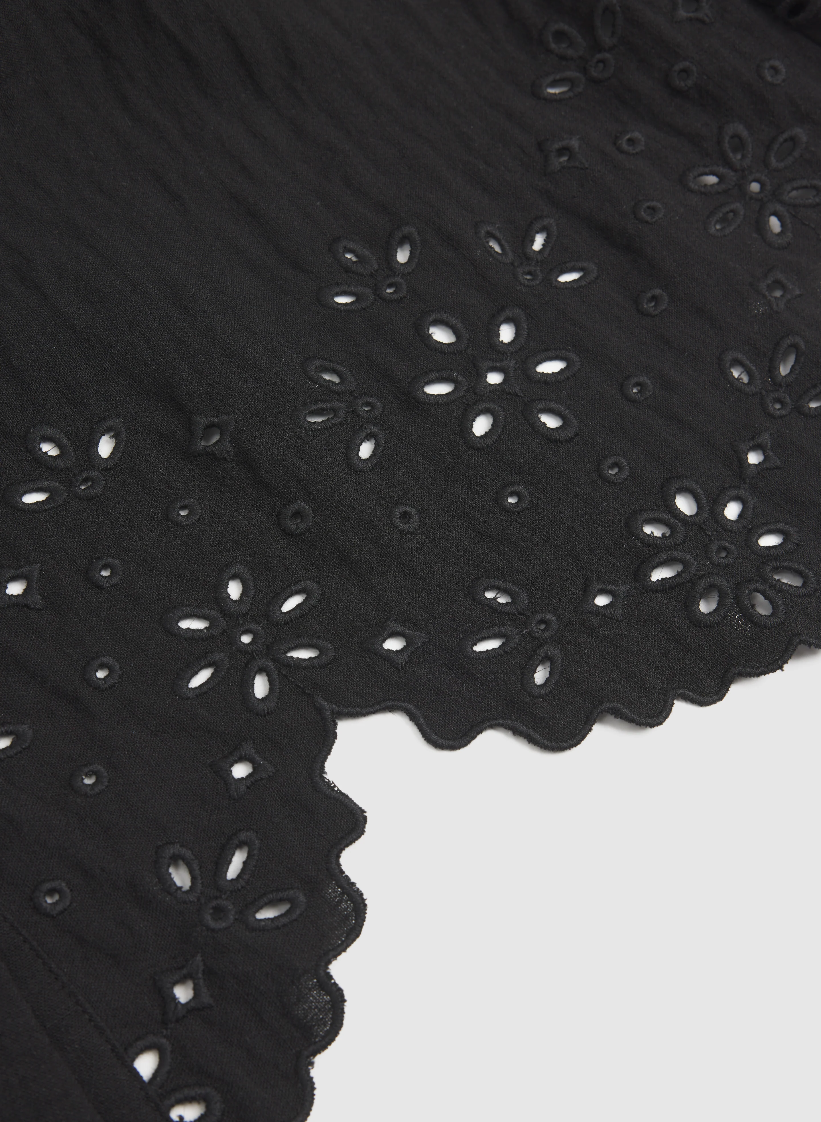 Sleeveless Eyelet Detail Blouse - Image 7