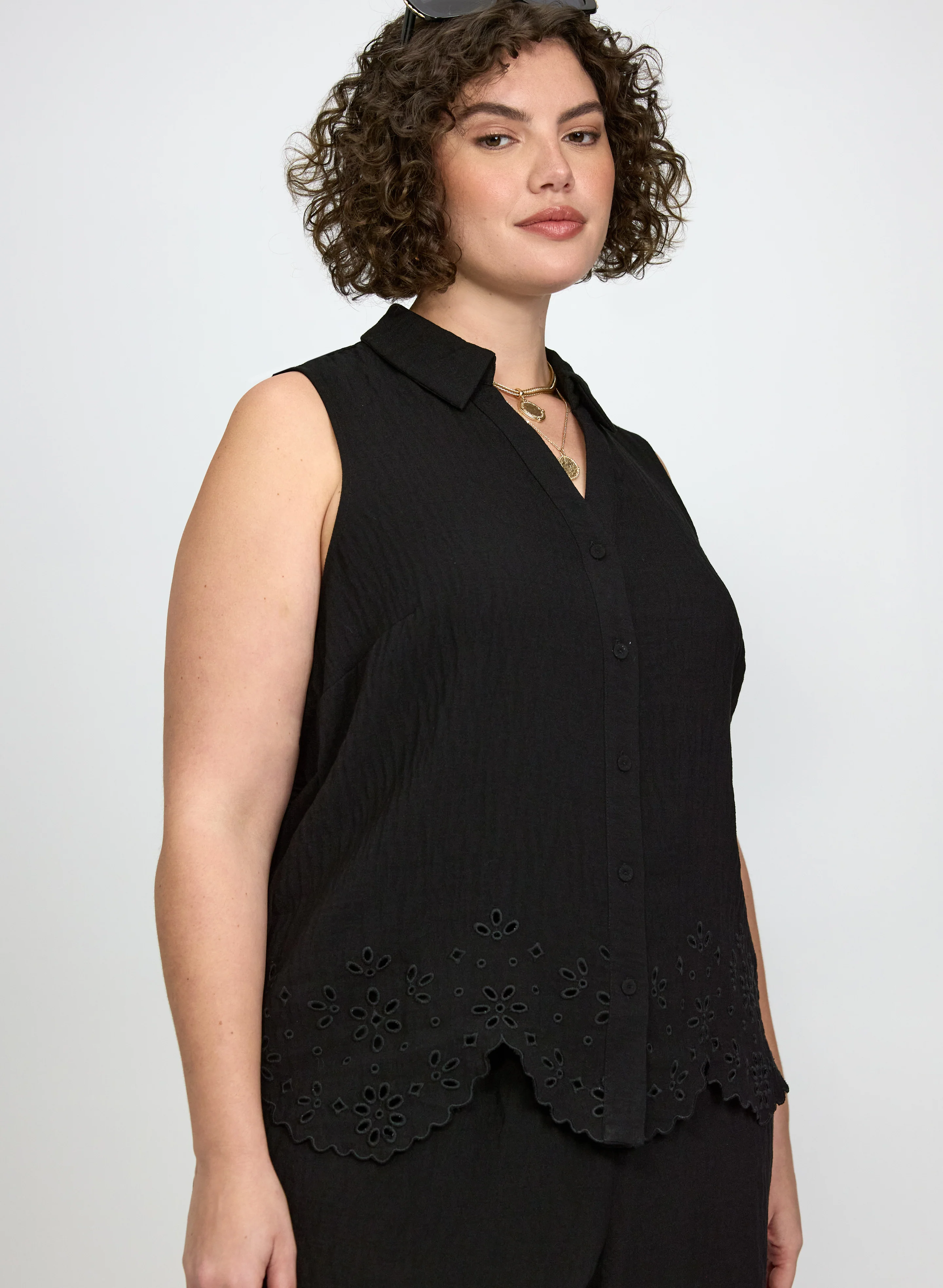 Sleeveless Eyelet Detail Blouse - Image 8