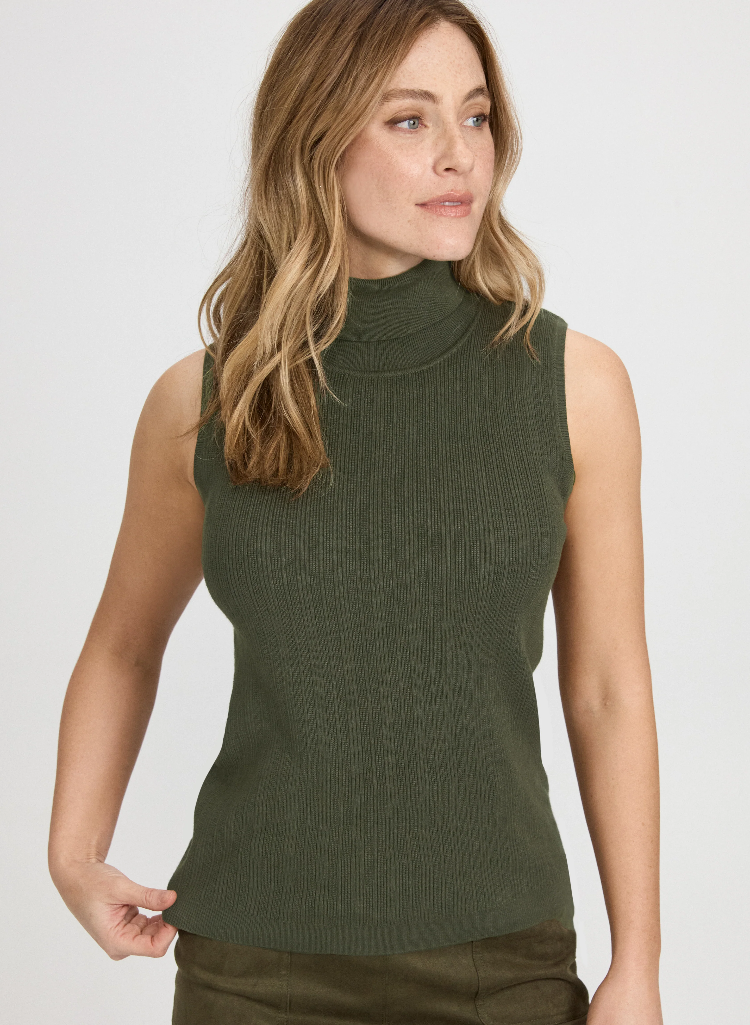 Sleeveless Turtleneck Sweater - Image 5