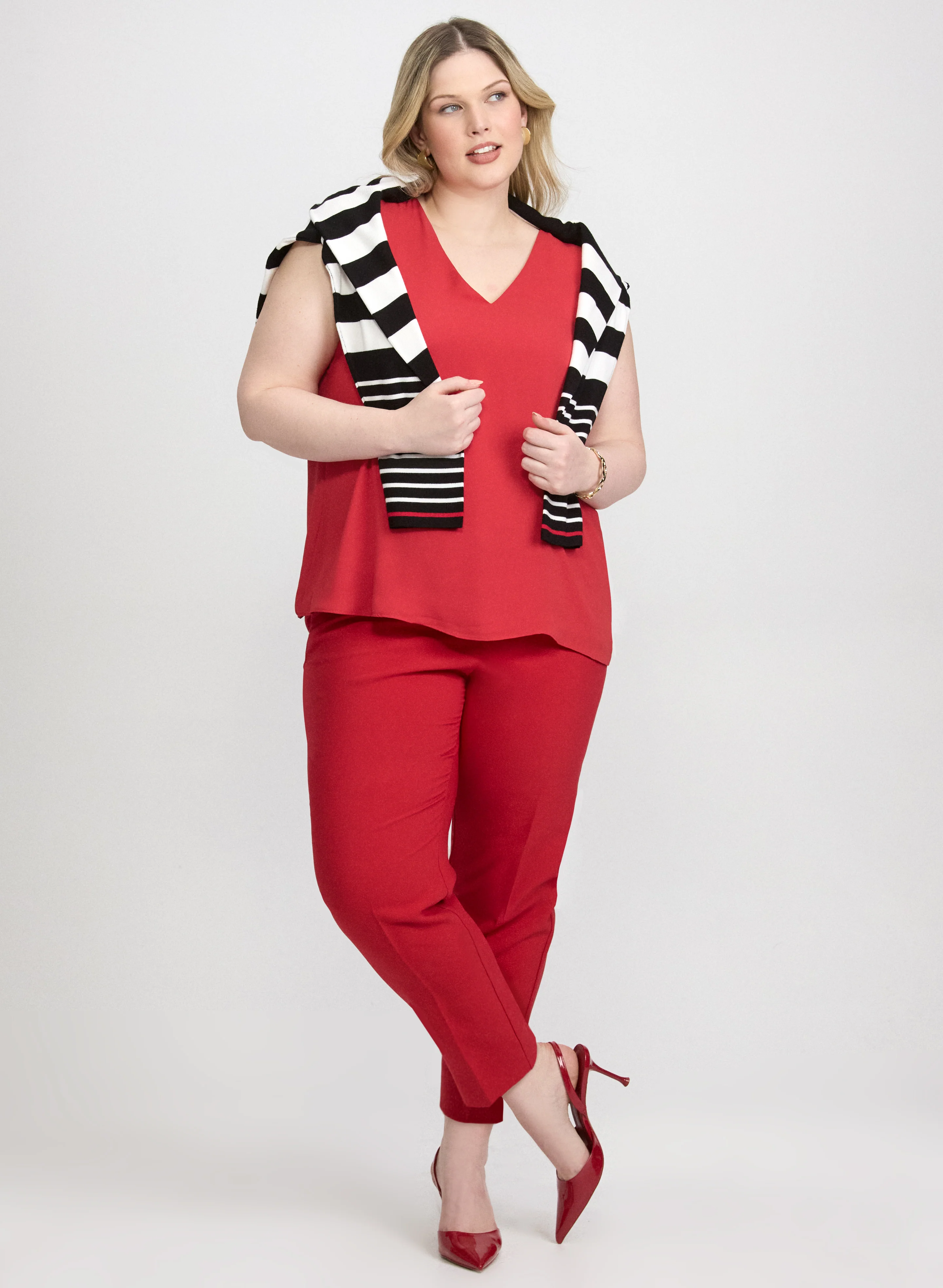 Sleeveless V-Neck Blouse - Image 12