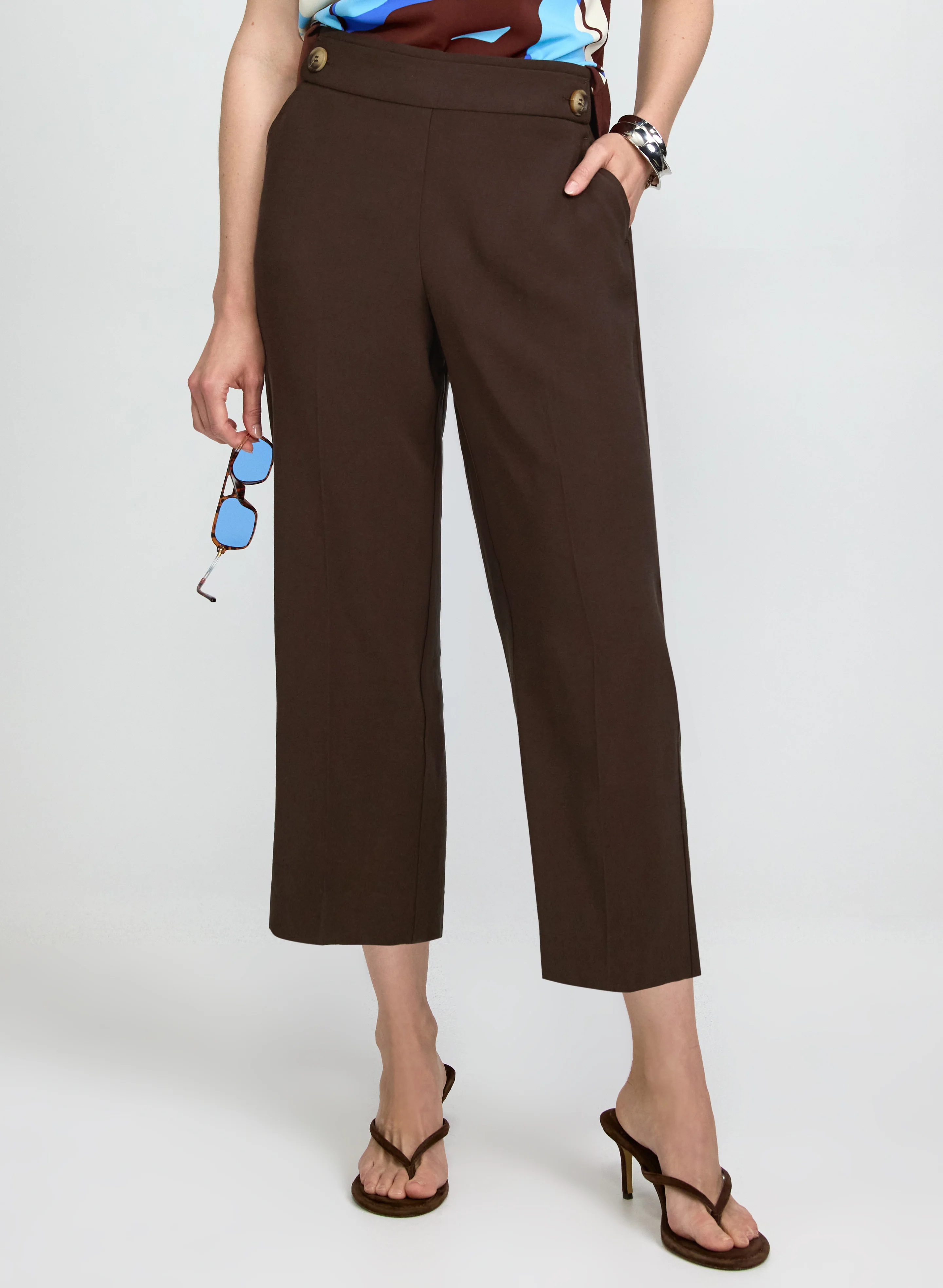 Straight-Leg Pull-On Capris